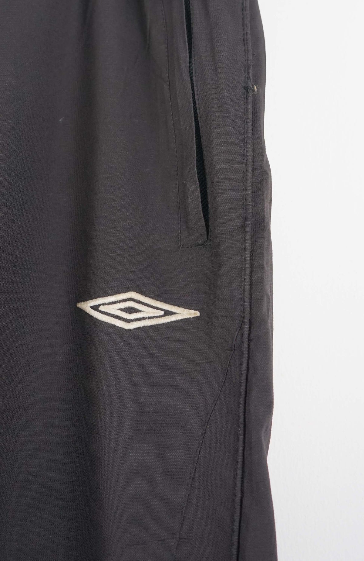 VINTAGE UMBRO TRACK PANTS (L)