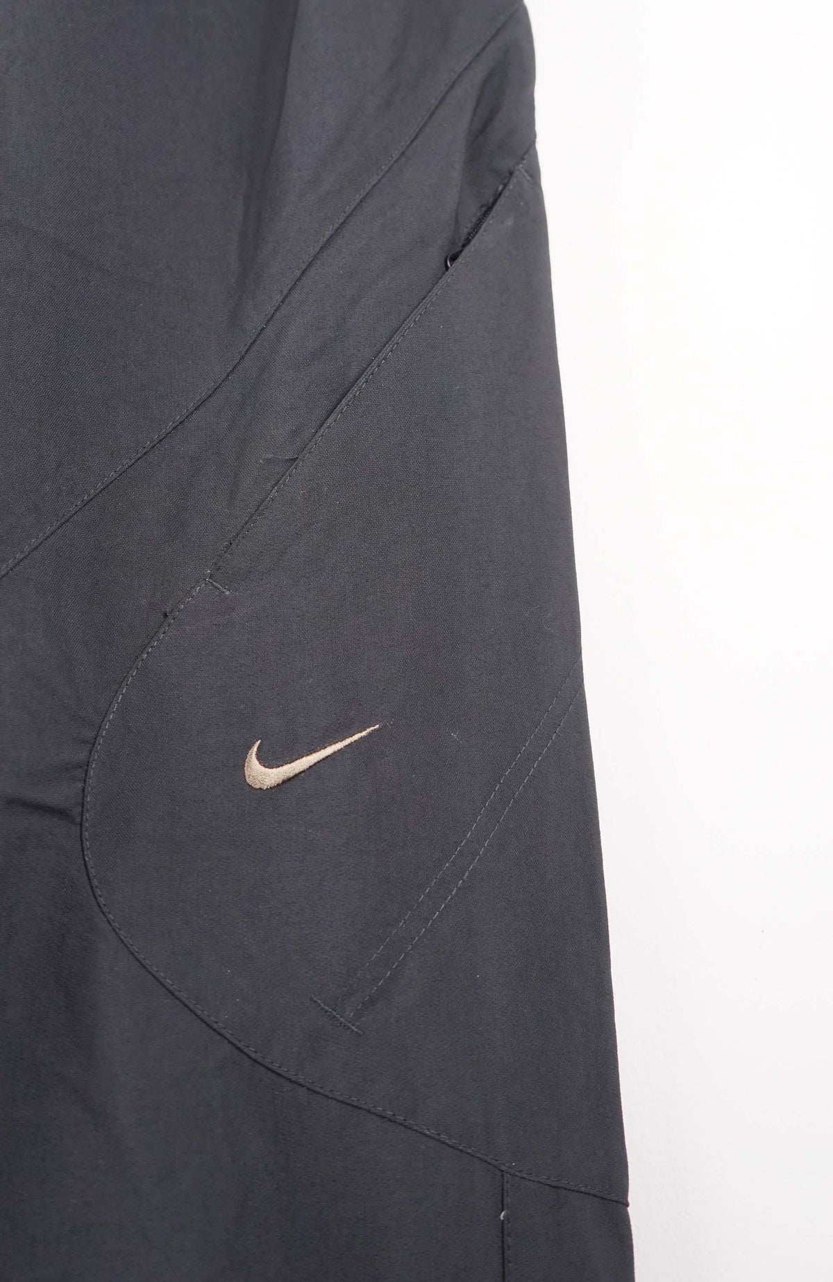 VINTAGE NIKE TRACK PANTS (M)