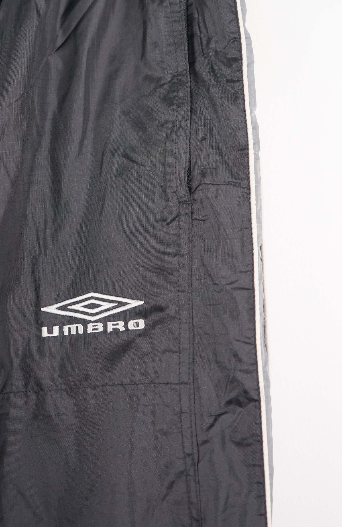 VINTAGE UMBRO TRACK PANTS (M)
