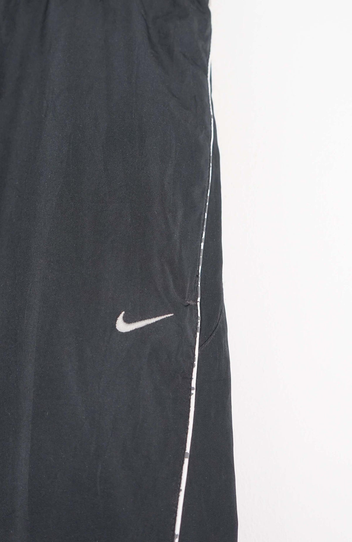 VINTAGE NIKE TRACK PANTS (L)