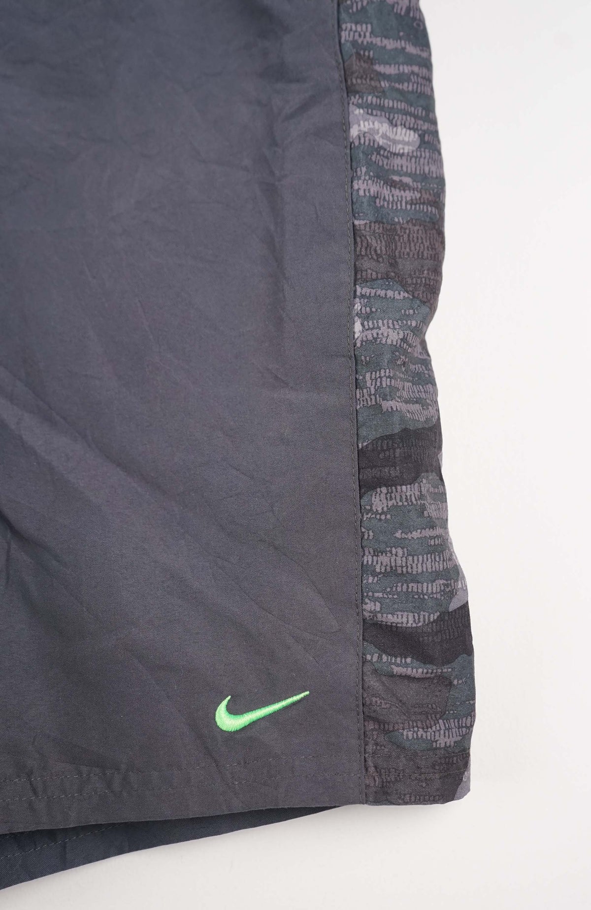 VINTAGE NIKE BOARD SHORTS W38