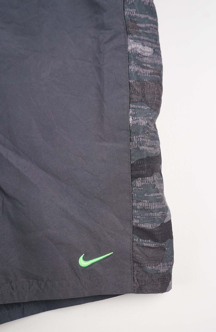 VINTAGE NIKE BOARD SHORTS W38