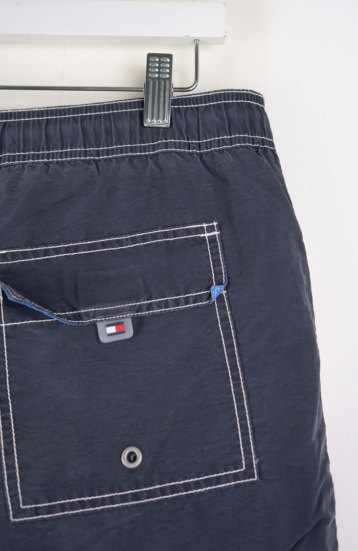 VINTAGE TOMMY HILFIGER BOARD SHORTS W38