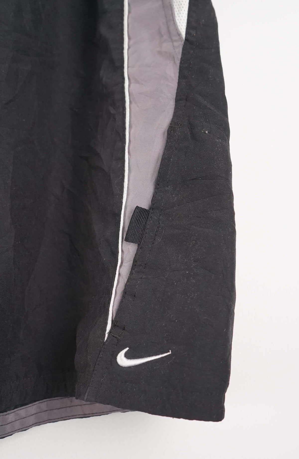 VINTAGE NIKE BOARD SHORTS W40