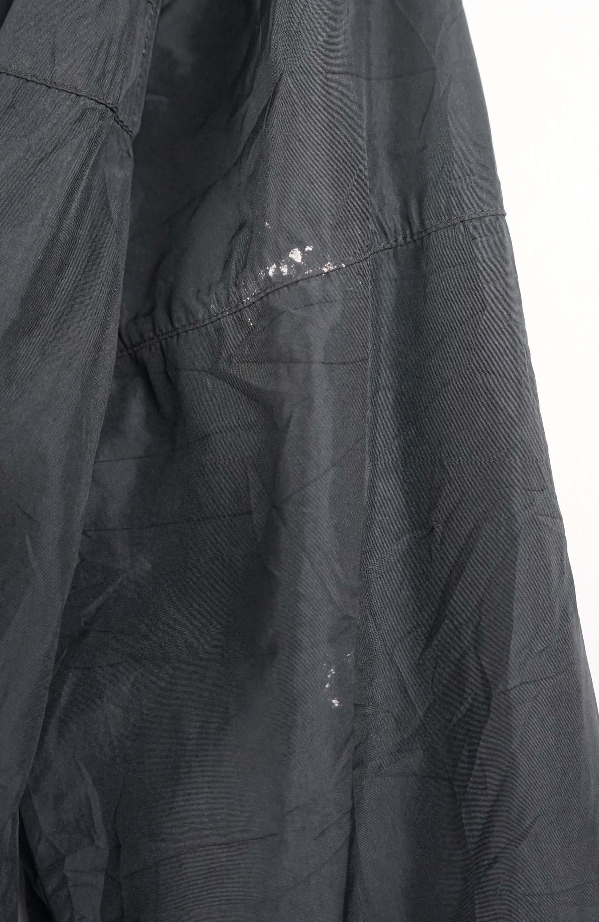 VINTAGE NIKE WINDBREAKER (S)