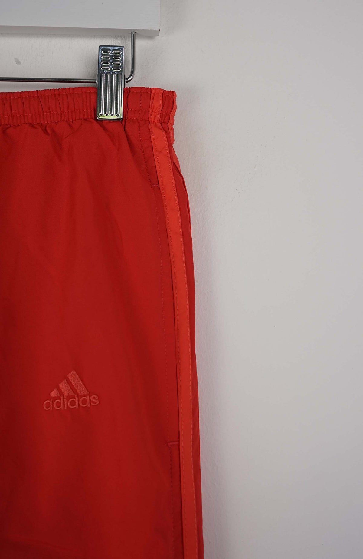 VINTAGE ADIDAS 3/4 TRACK PANT SHORTS (M)