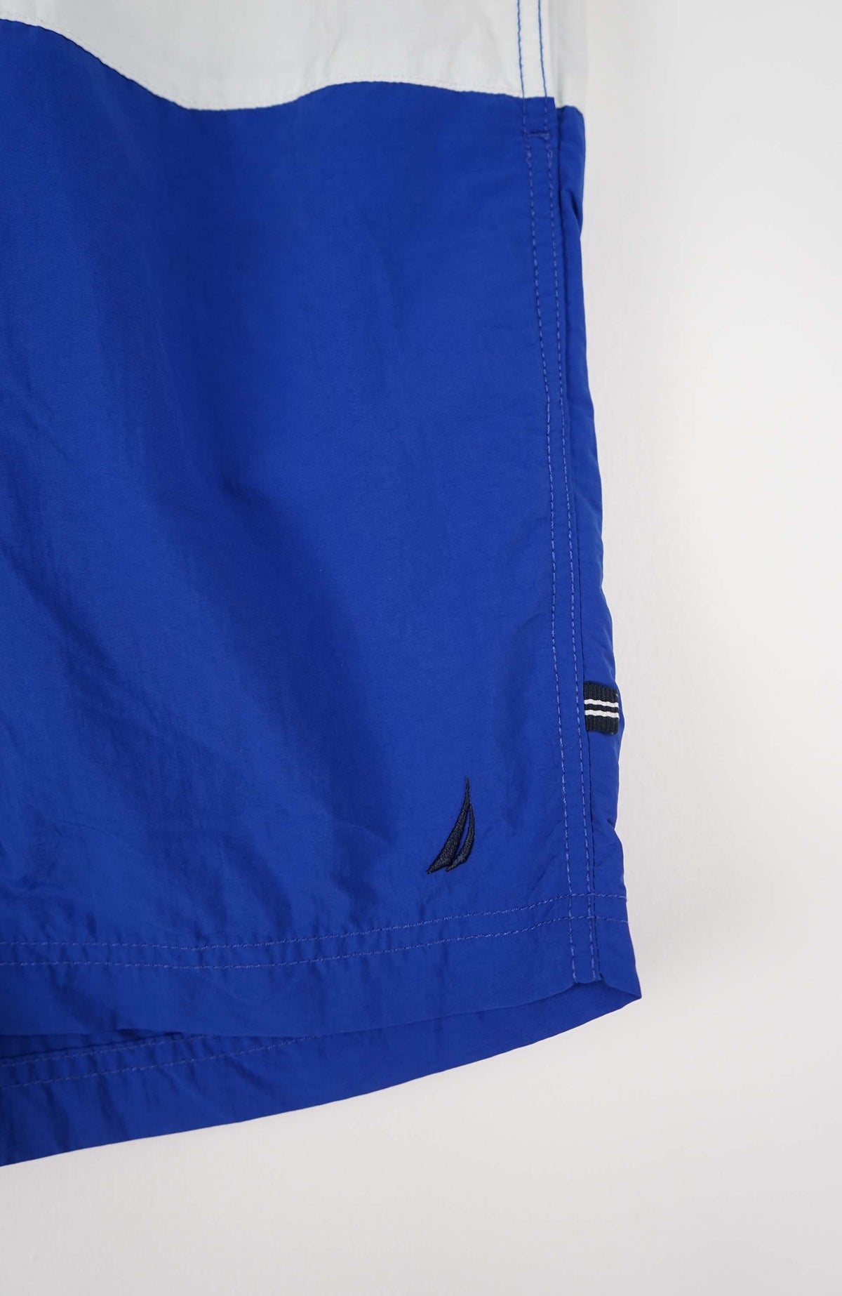 VINTAGE NAUTICA SHORTS W32