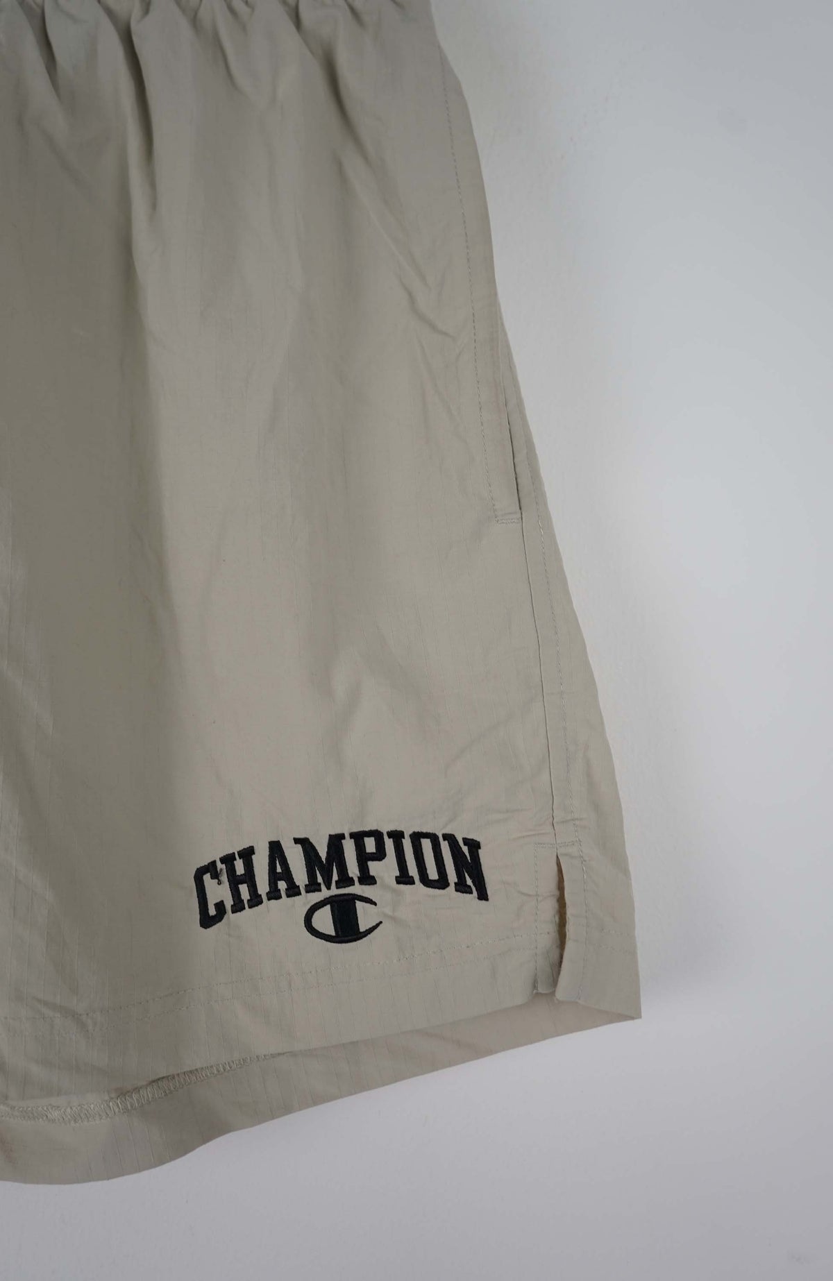 VINTAGE CHAMPION SHORTS W26