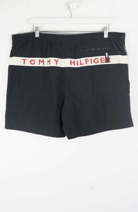 VINTAGE TOMMY HILFIGER SHORTS W40