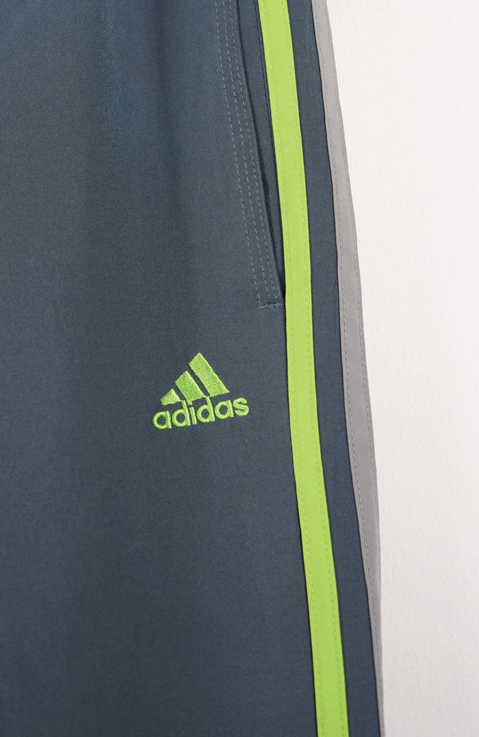 VINTAGE ADIDAS TRACK PANTS (M)