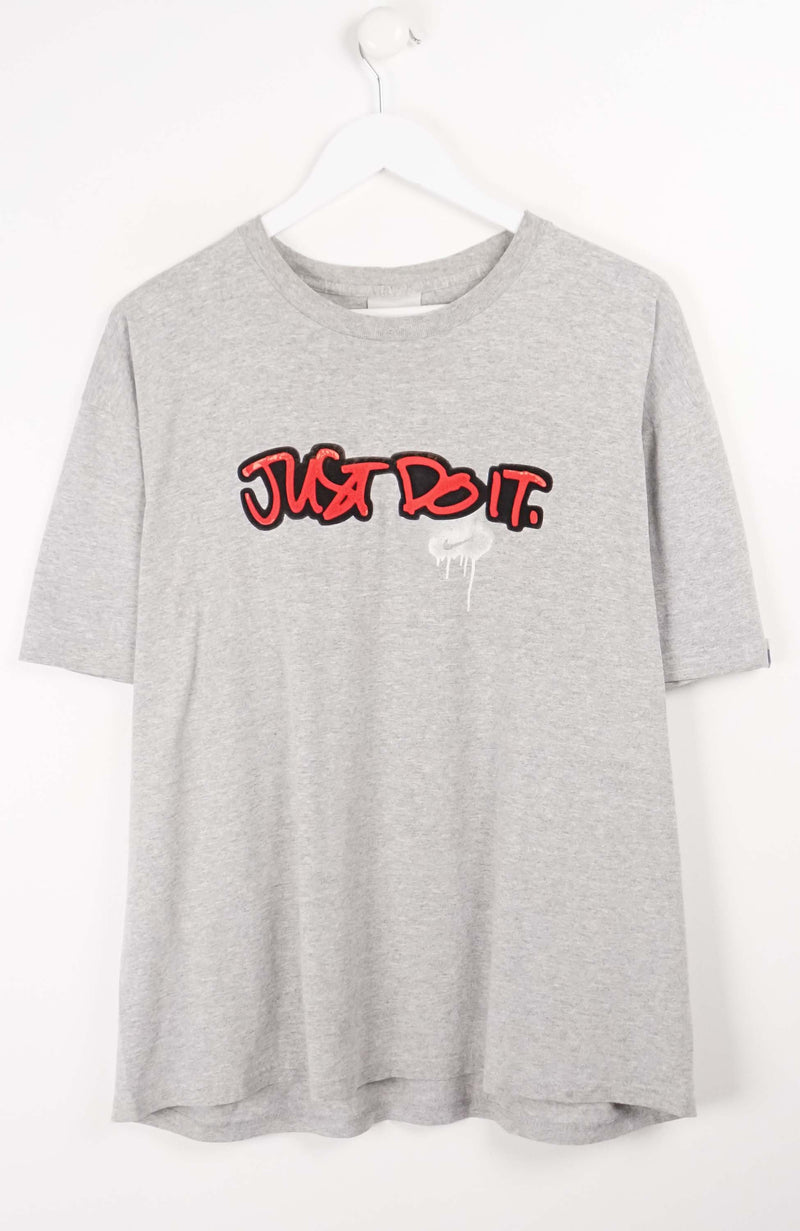 VINTAGE NIKE T-SHIRT (L)