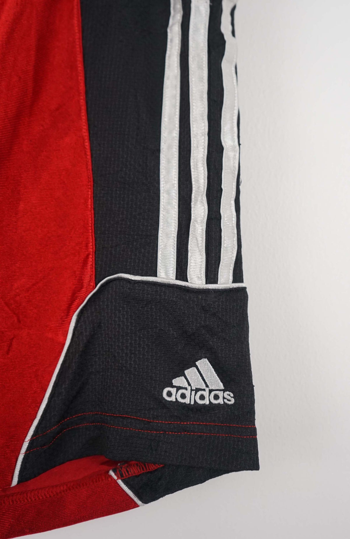 VINTAGE ADIDAS JERSEY SHORTS W26