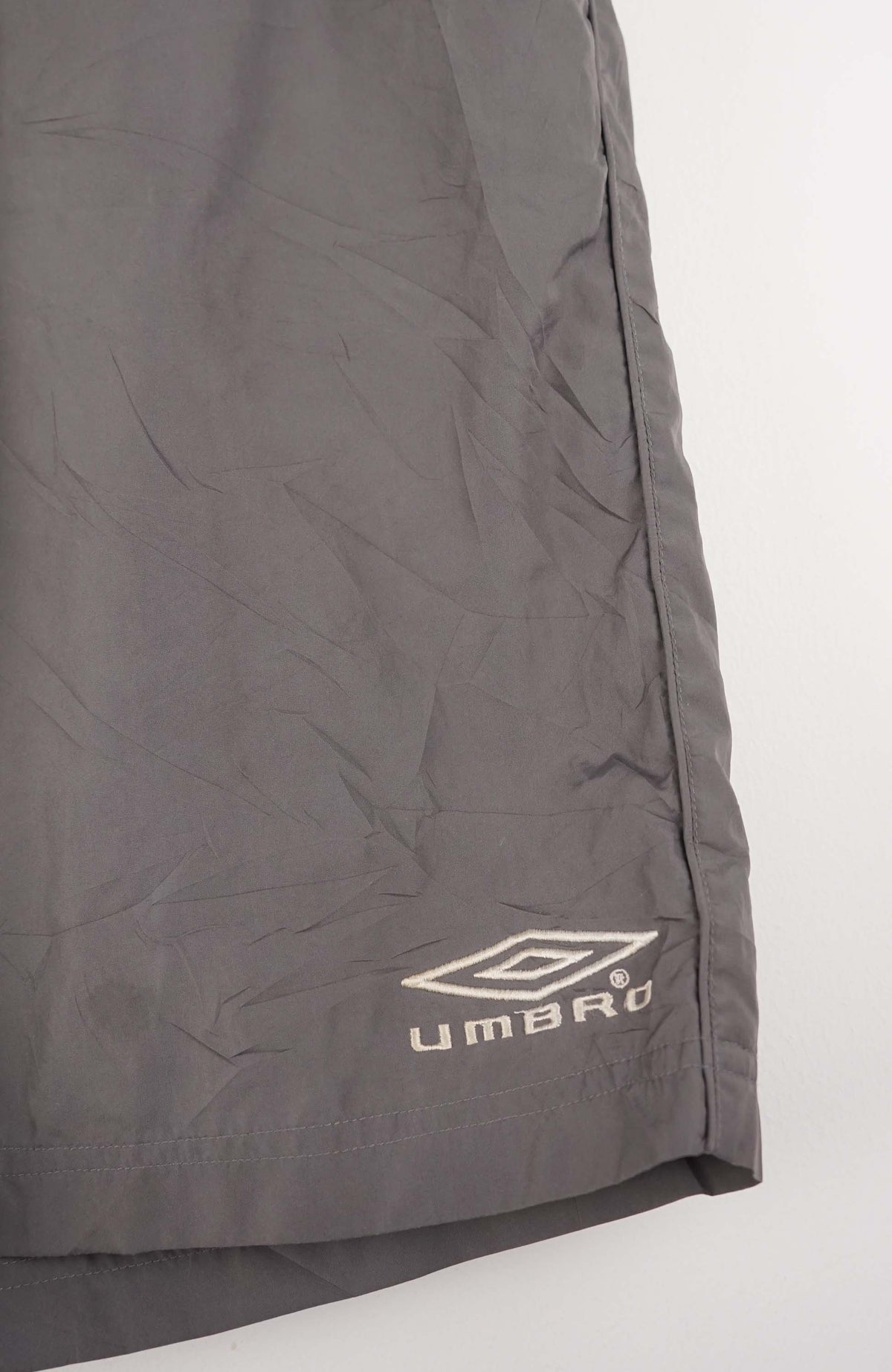 VINTAGE UMBRO JERSEY SHORTS W28