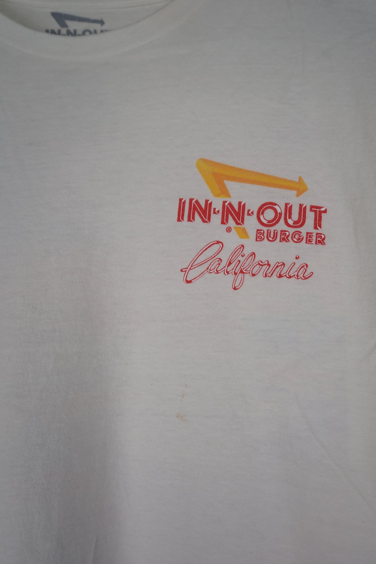 VINTAGE IN-N-OUT HAMBURGERS T-SHIRT (S)