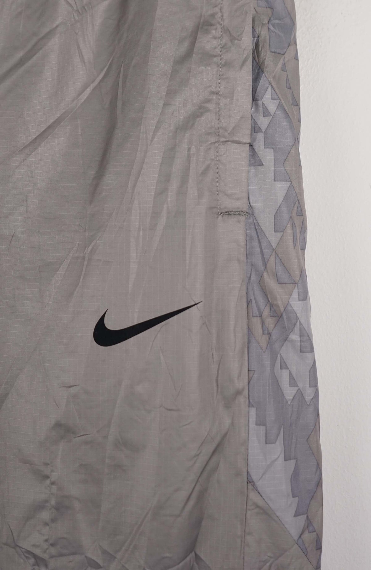 VINTAGE NIKE TRACK PANTS (M)