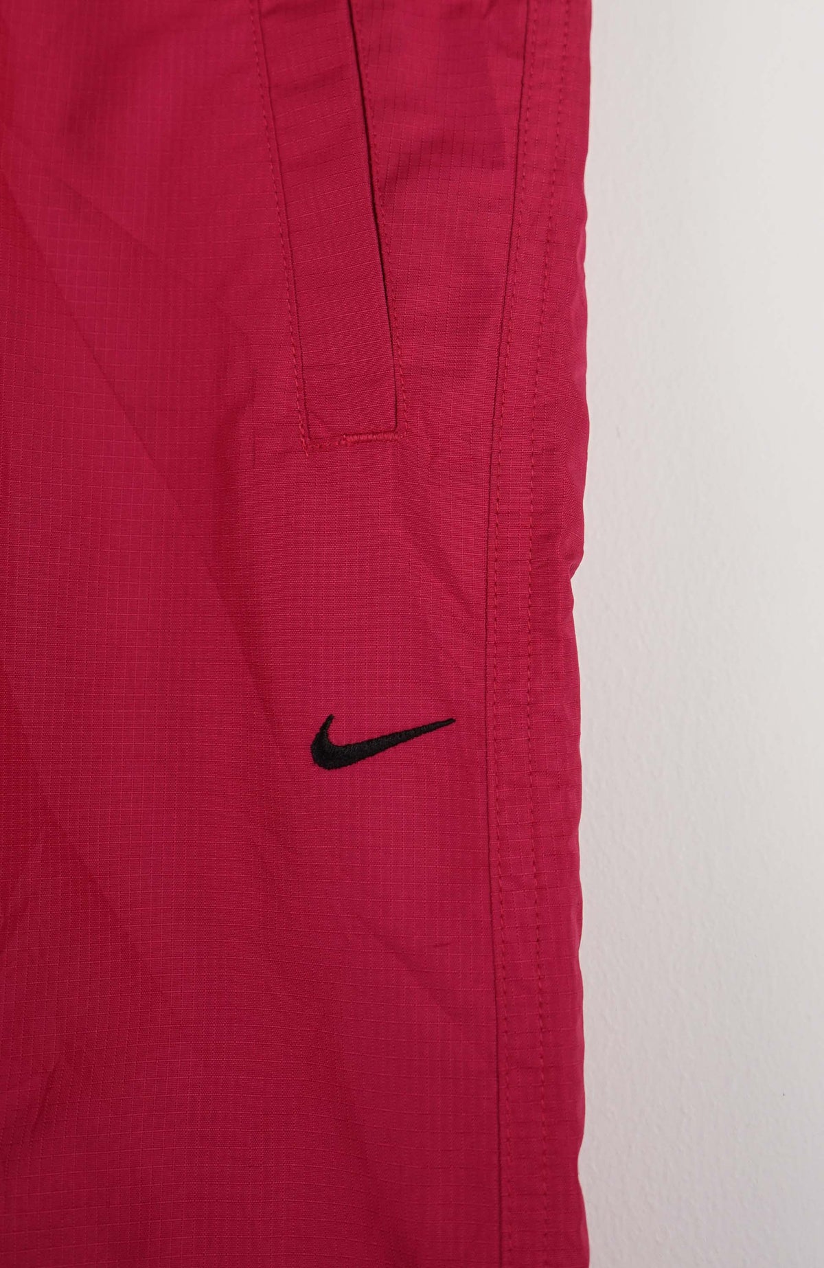 VINTAGE NIKE TRACK PANTS (L)