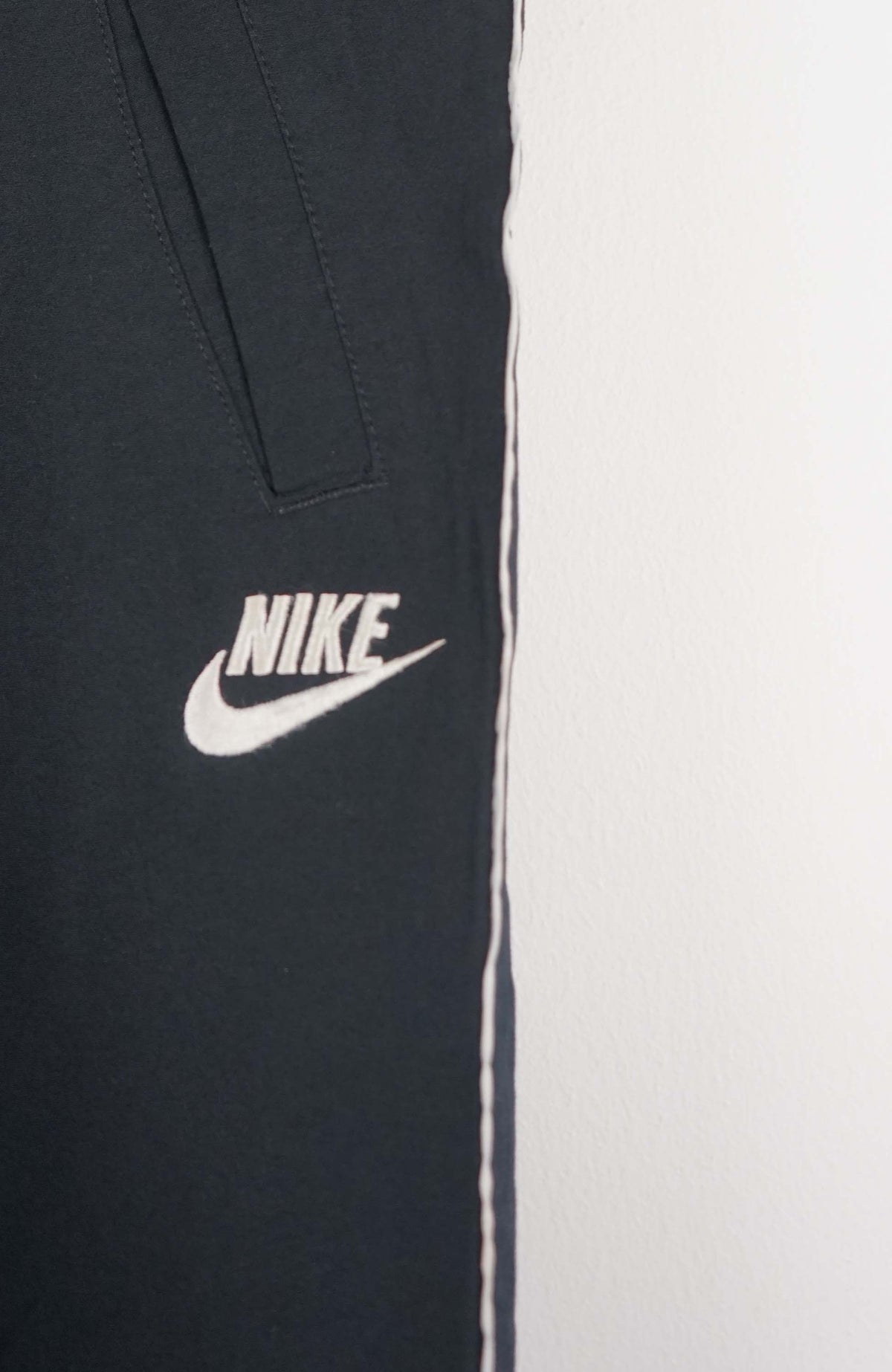 VINTAGE NIKE TRACK PANT SHORTS (L)