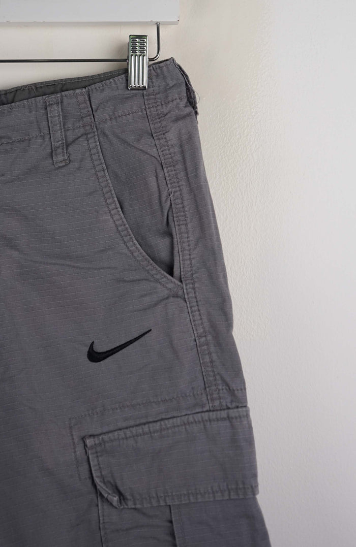 VINTAGE REWORK CARGO SHORTS W28