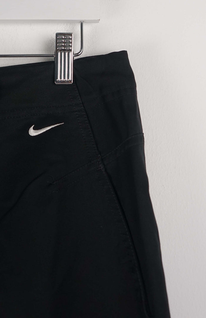 VINTAGE NIKE TRACK PANT SHORTS (L)