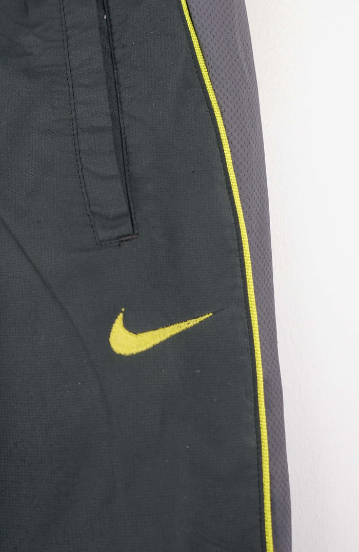 VINTAGE NIKE TRACK PANTS (S)