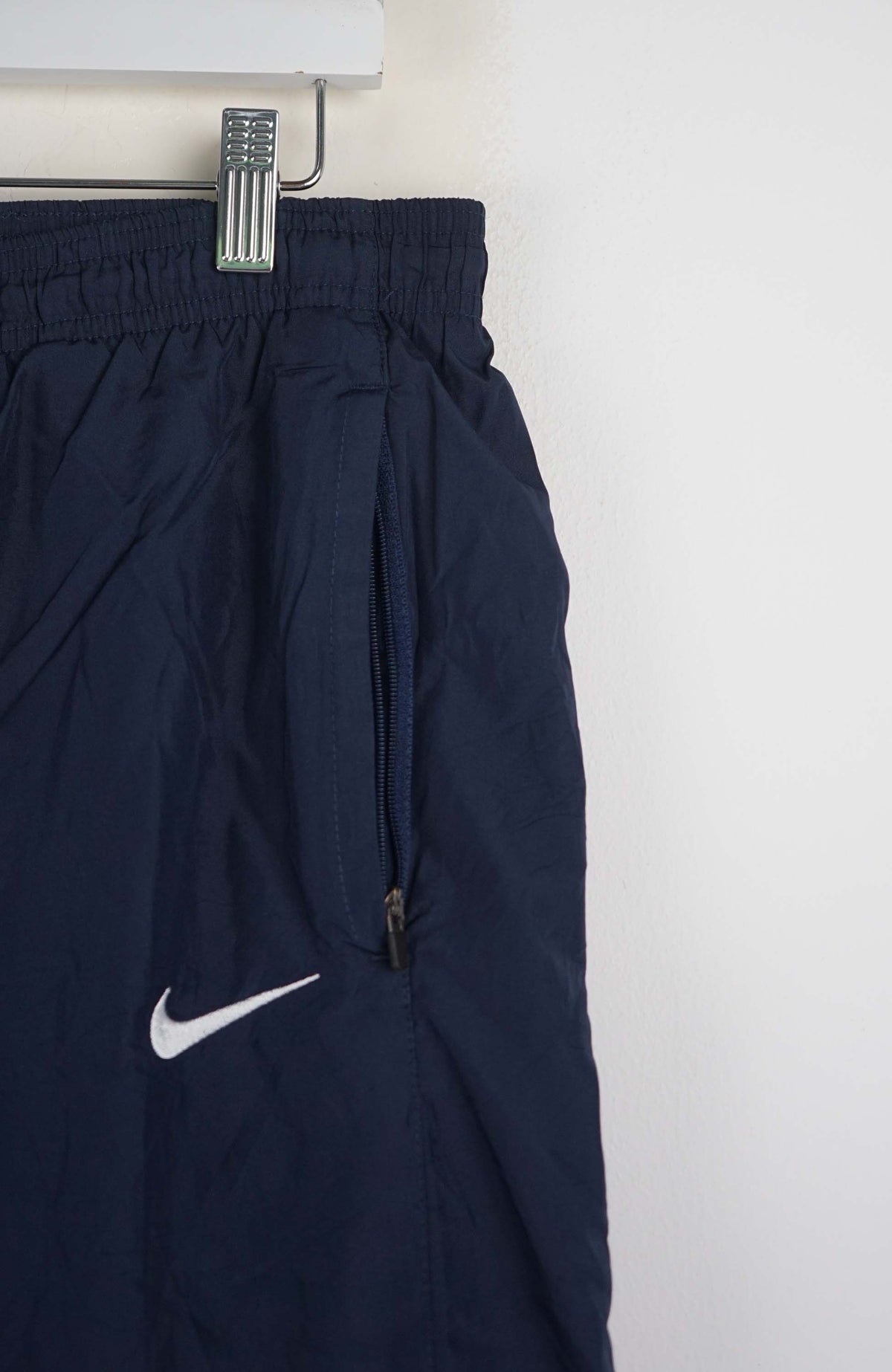 VINTAGE NIKE TRACK PANT SHORTS (M)