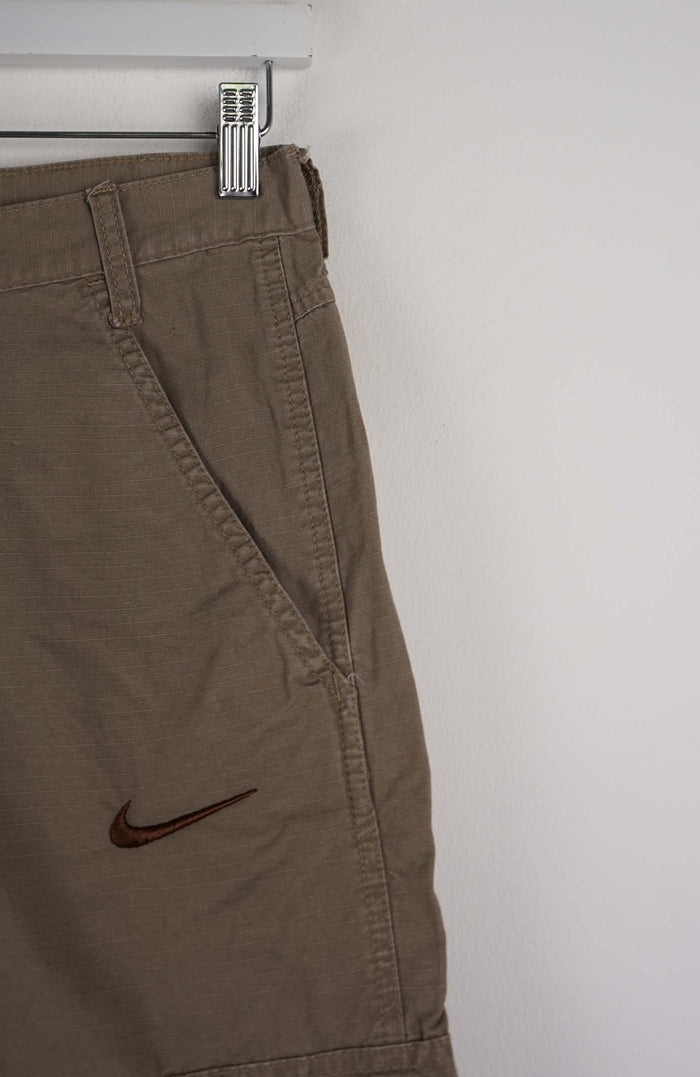 VINTAGE REWORK CARGO SHORTS W28