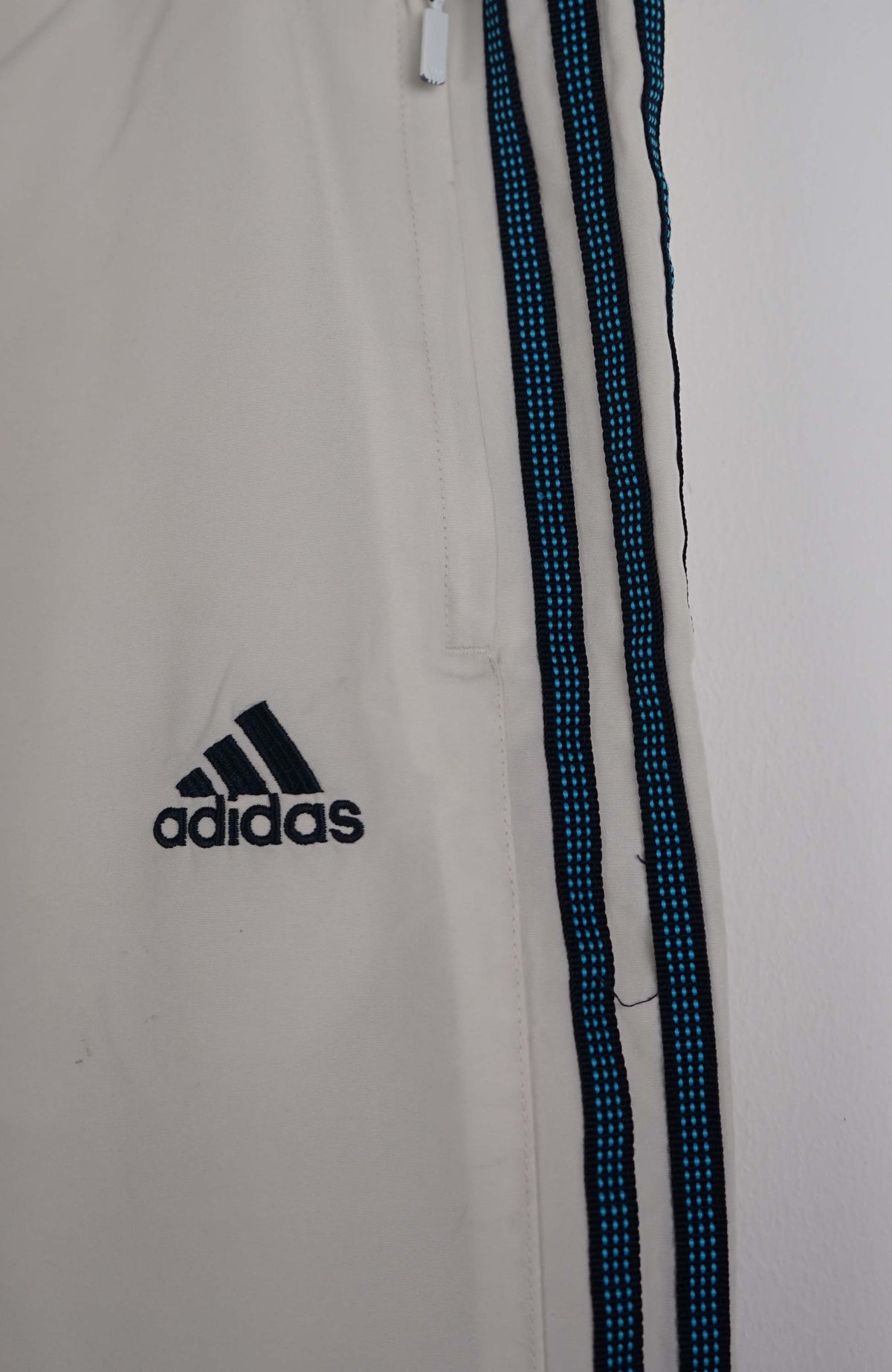 VINTAGE ADIDAS TRACK PANT SHORTS (M)