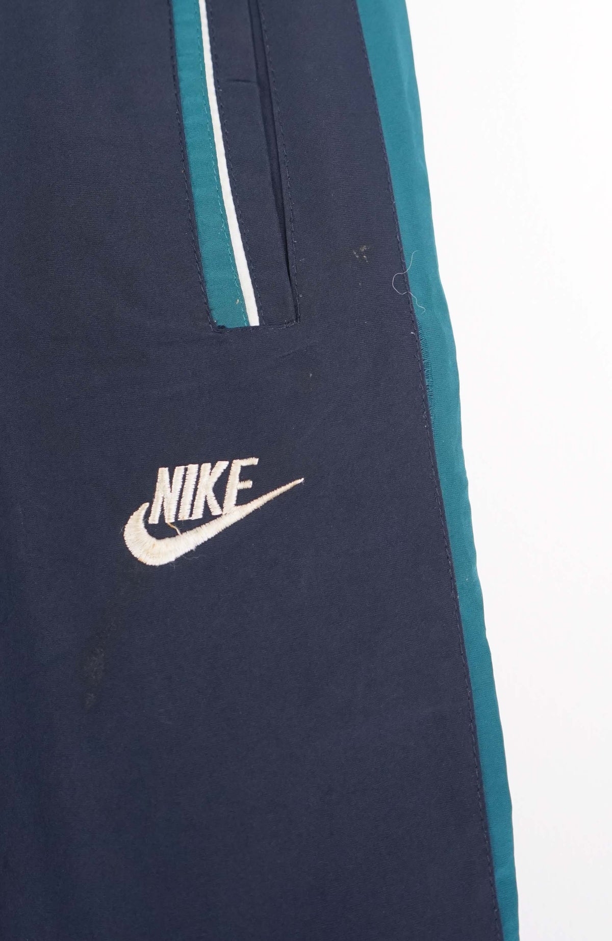 VINTAGE NIKE TRACK PANT SHORTS (L)