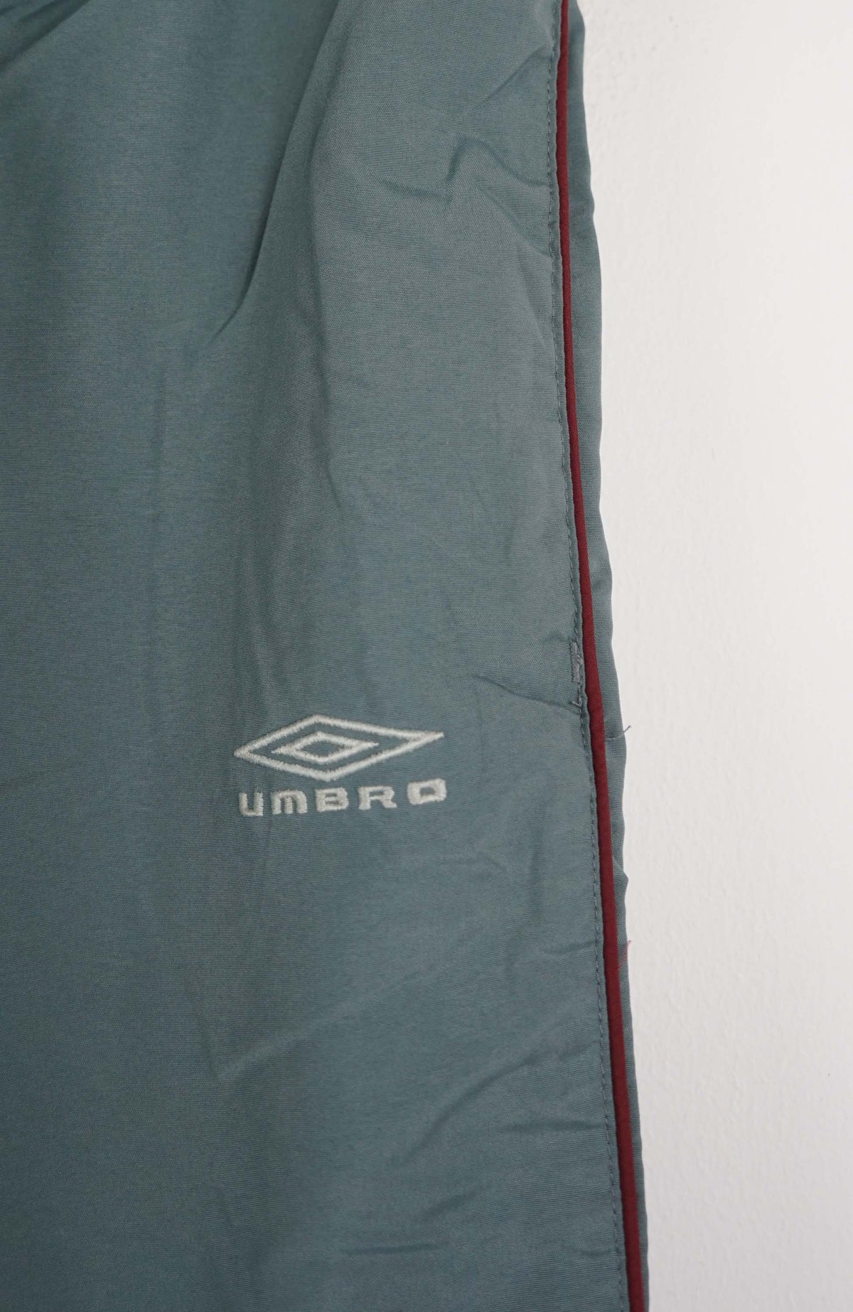 VINTAGE UMBRO TRACK PANT SHORTS (S)