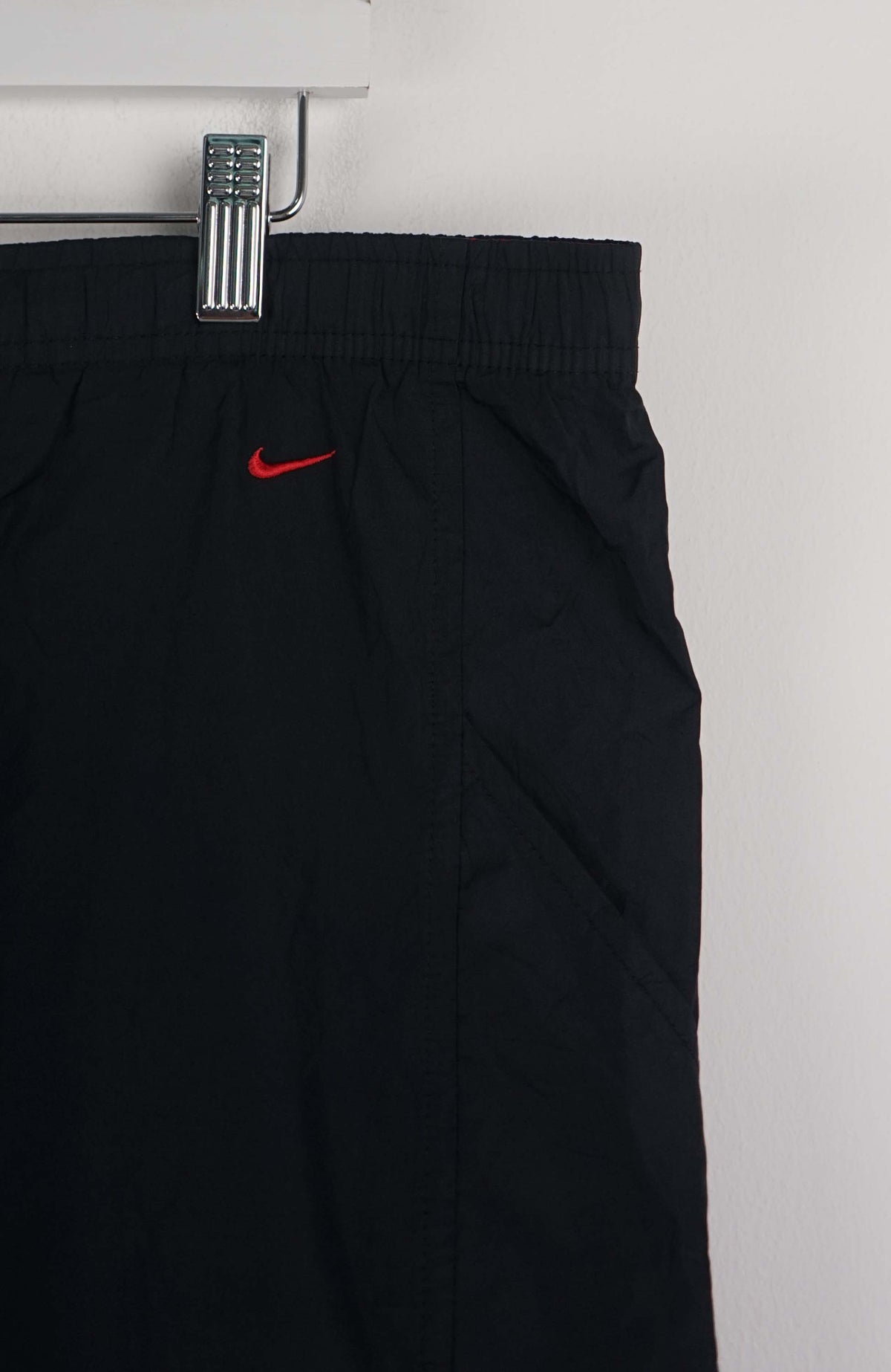 VINTAGE NIKE 3/4 TRACK PANT SHORTS (XXL)