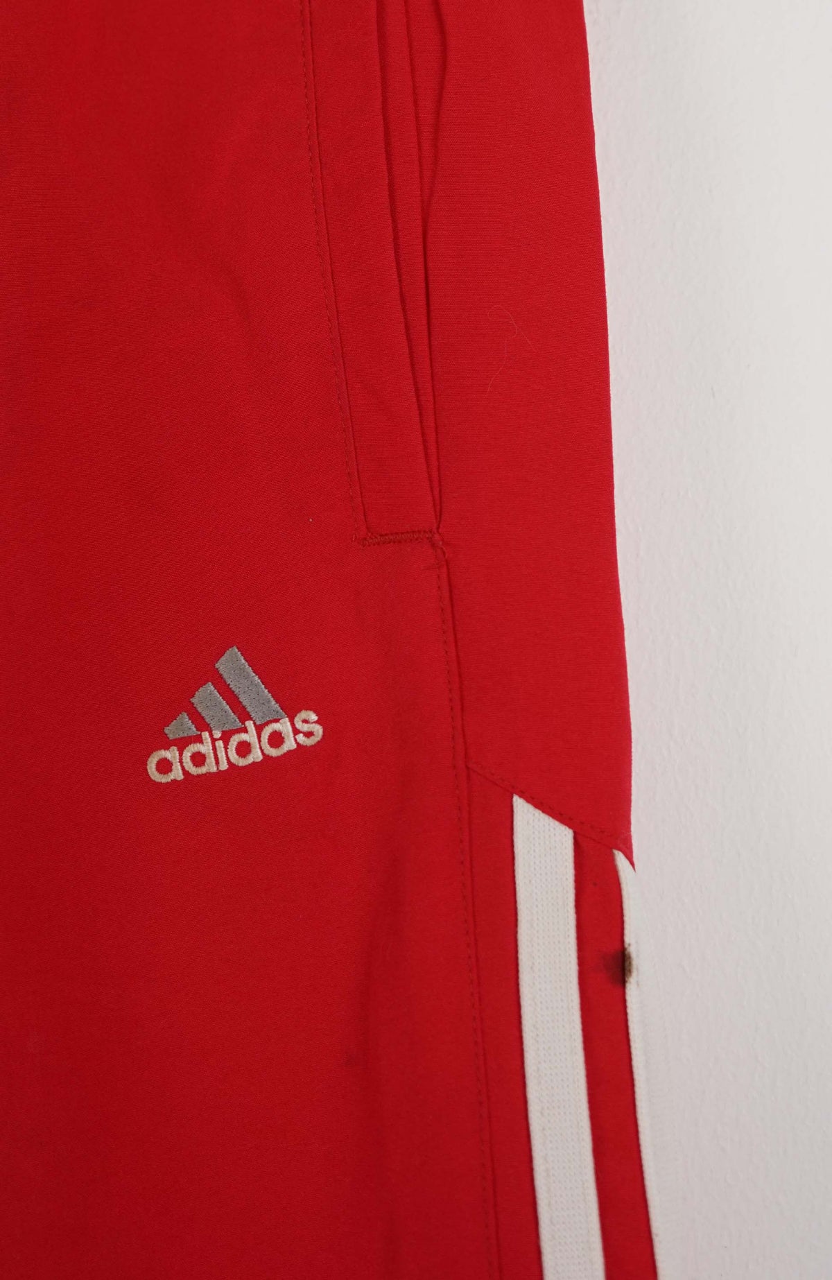 VINTAGE ADIDAS TRACK PANT SHORTS (M)