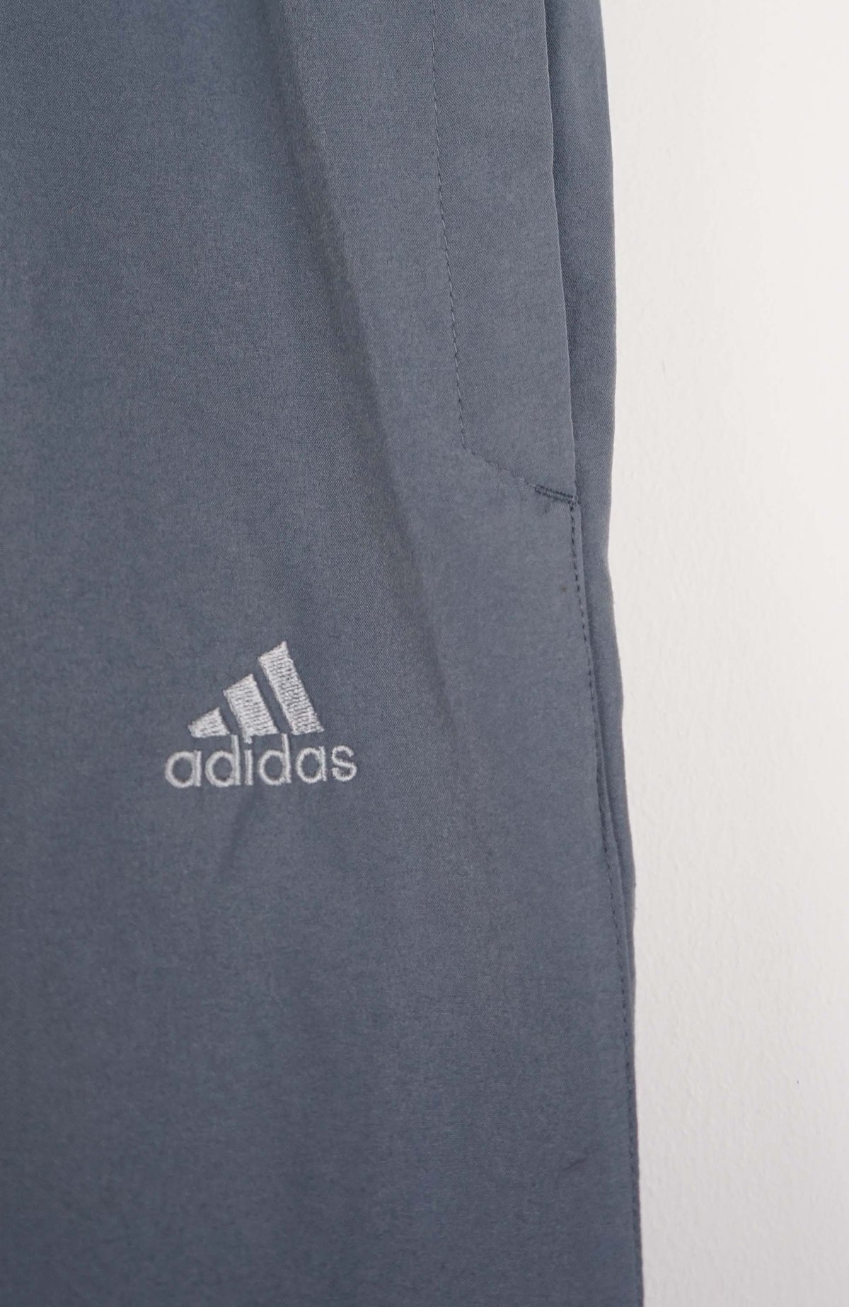 VINTAGE ADIDAS TRACK PANT SHORTS (M)