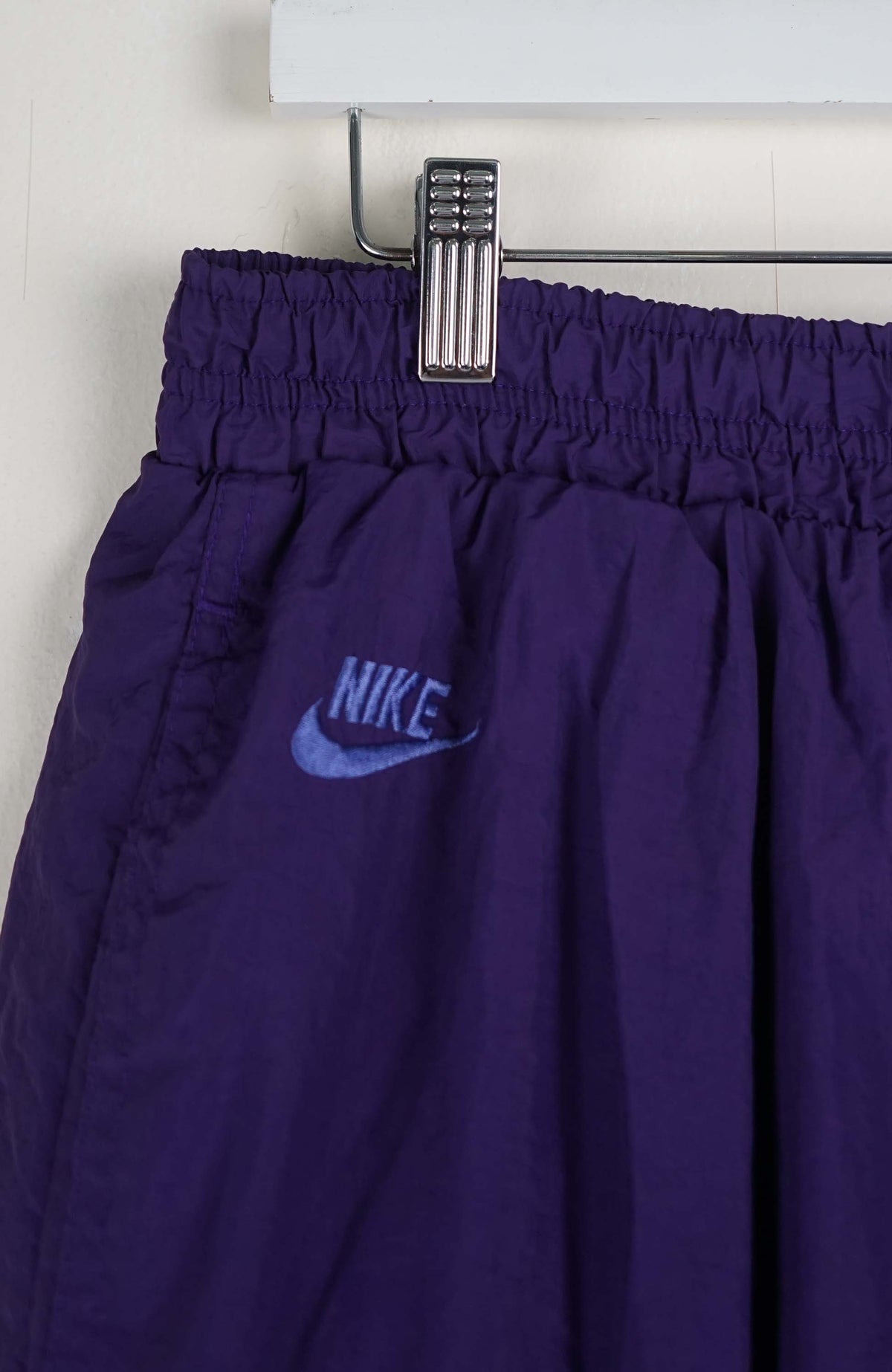 VINTAGE NIKE TRACK PANT SHORTS (M)