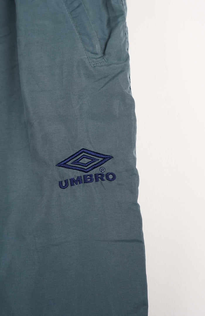VINTAGE UMBRO TRACK PANT SHORTS (XS)