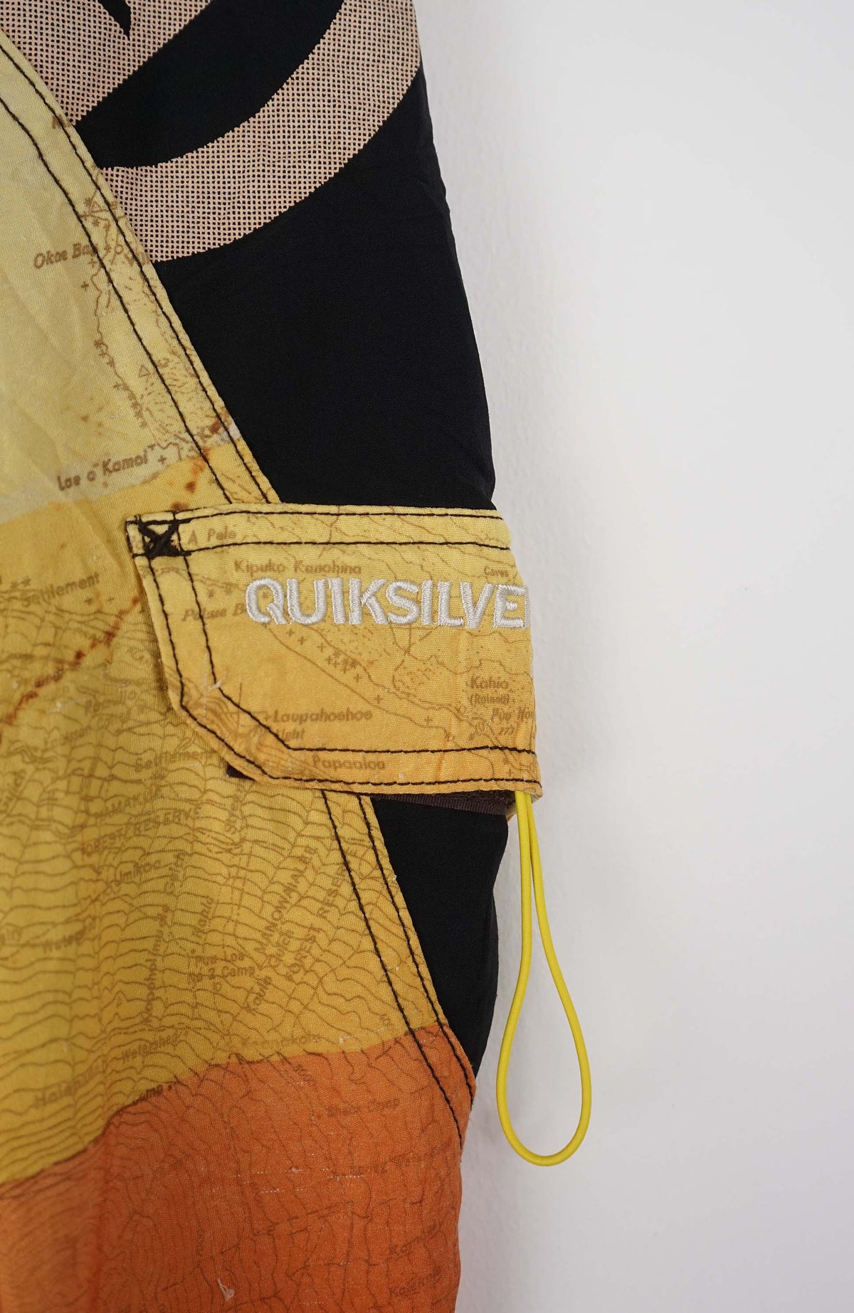 VINTAGE QUIKSILVER SHORTS W34