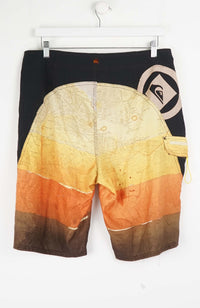 VINTAGE QUIKSILVER SHORTS W34
