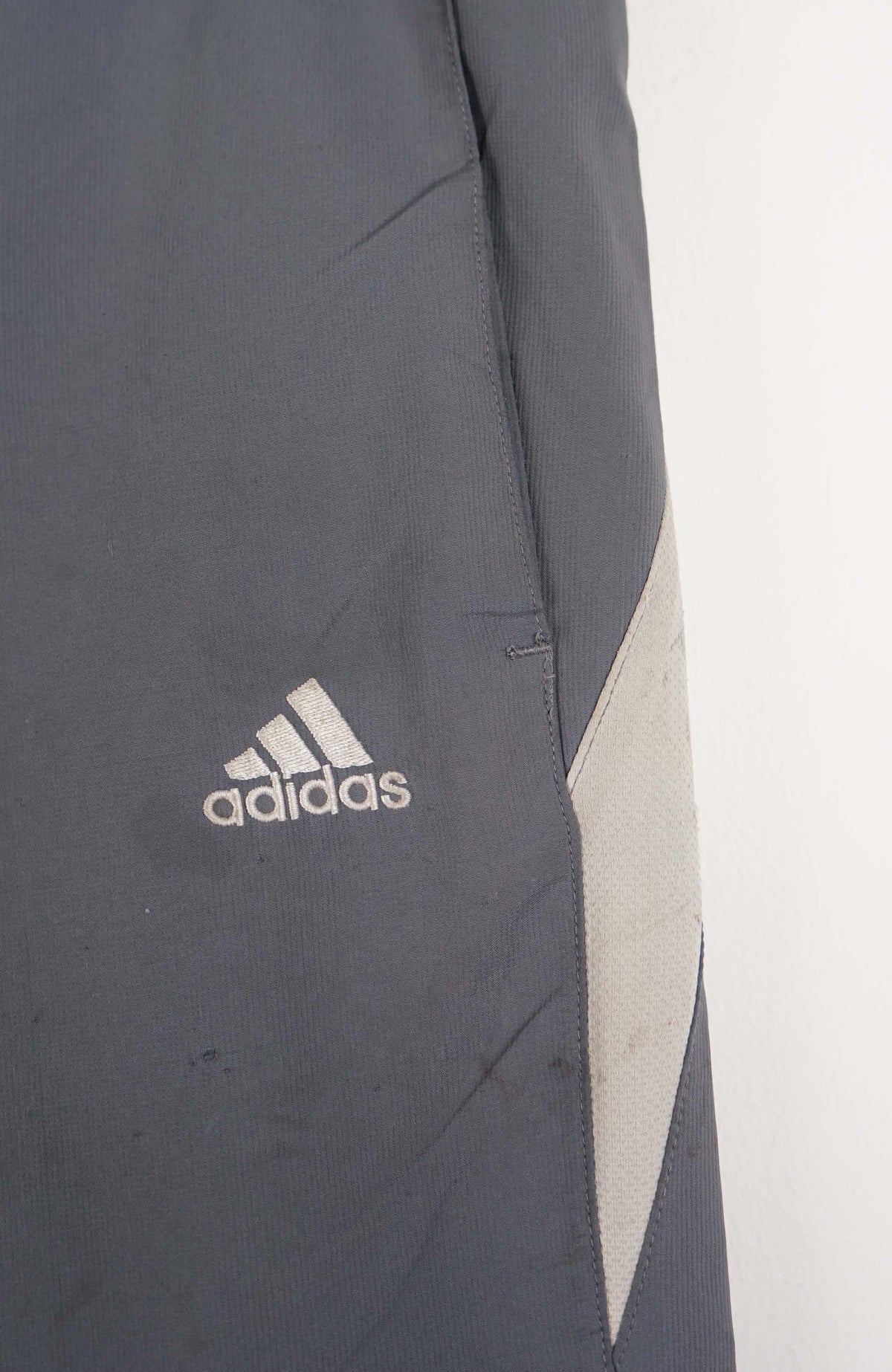 VINTAGE ADIDAS TRACK PANT SHORTS (M)