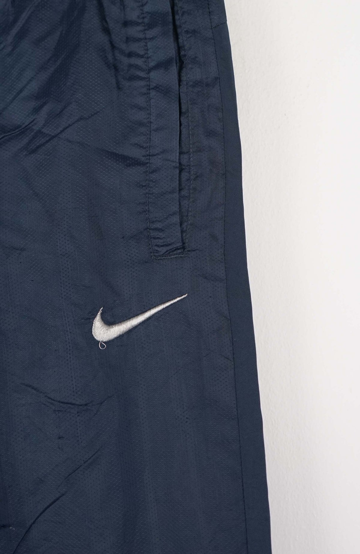 VINTAGE NIKE TRACK PANT SHORTS (S)