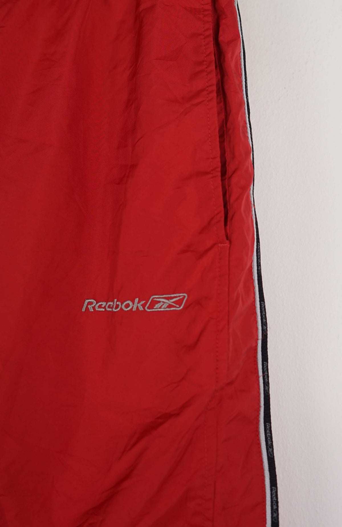 VINTAGE REEBOK TRACK PANT SHORTS (M)