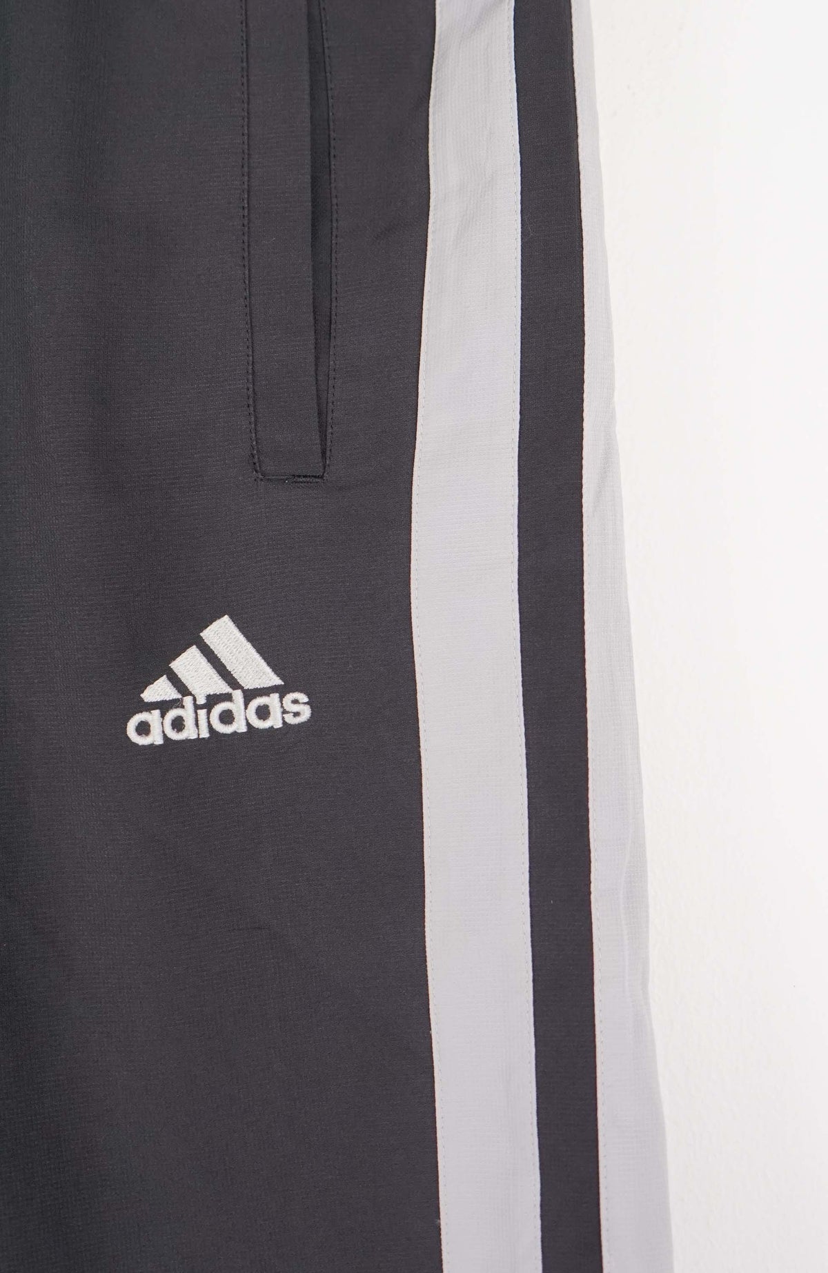VINTAGE ADIDAS TRACK PANT SHORTS (M)
