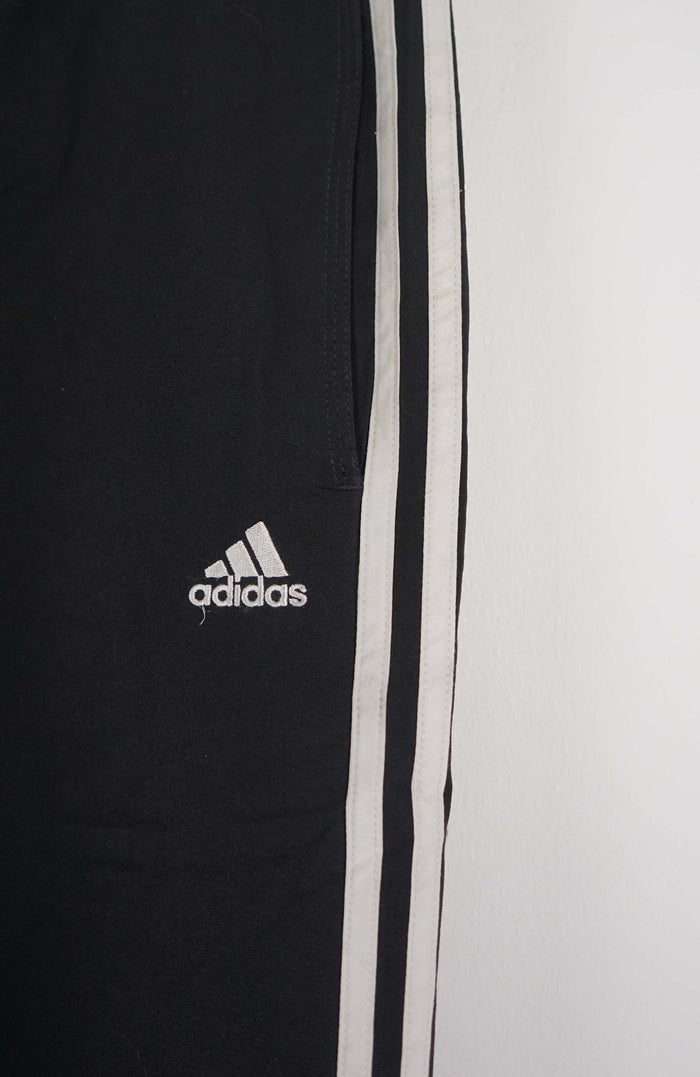 VINTAGE ADIDAS TRACK PANT SHORTS (L)
