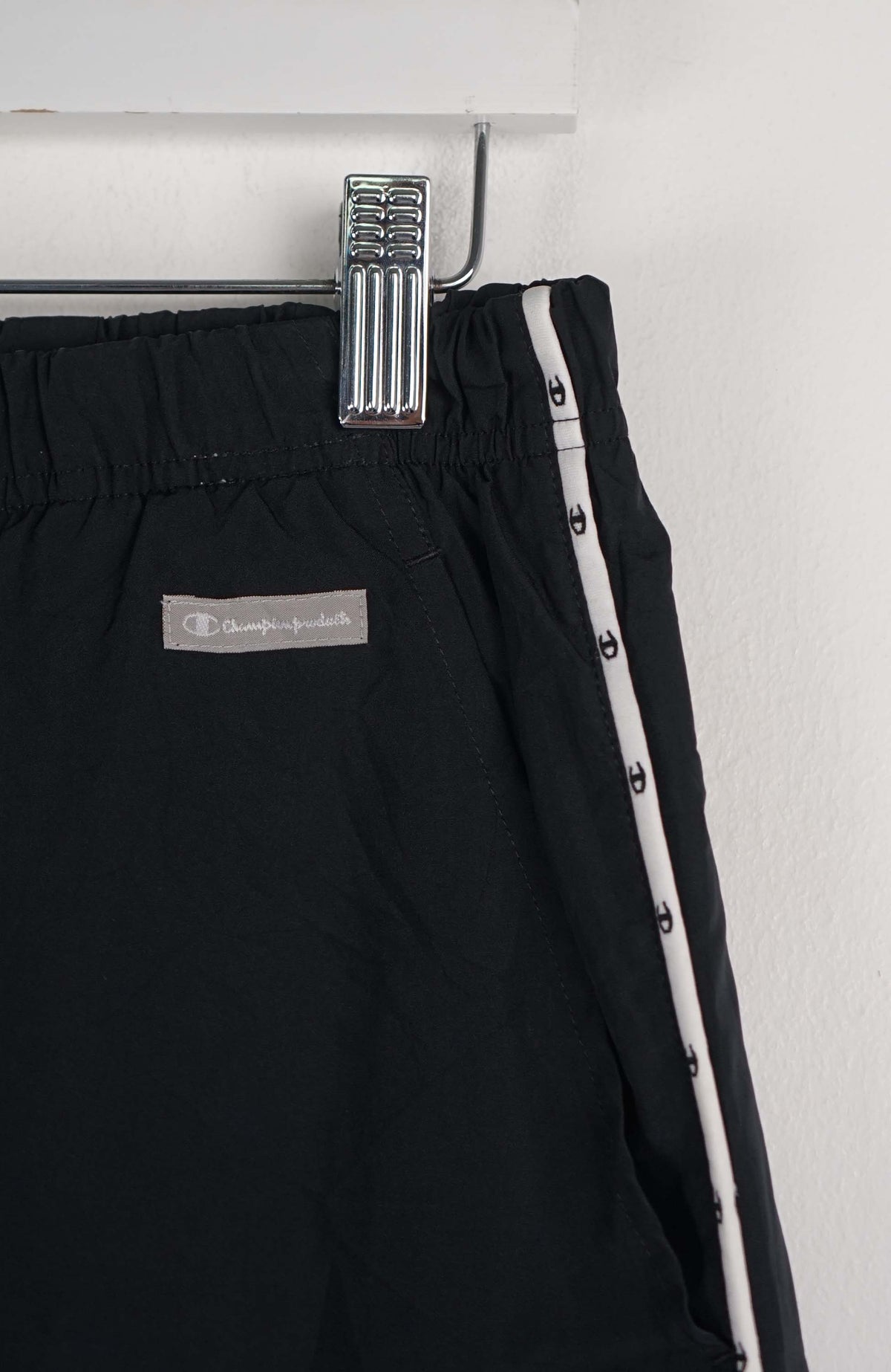 VINTAGE CHAMPION TRACK PANT SHORTS (M)