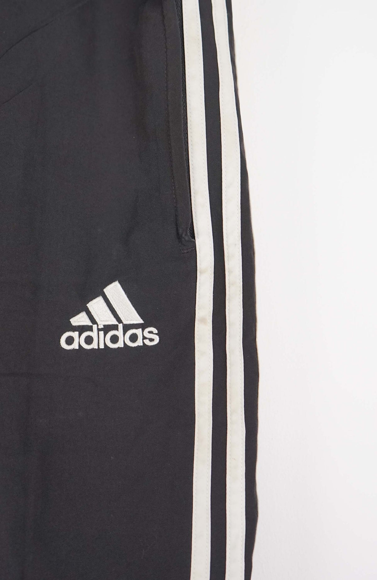 VINTAGE ADIDAS TRACK PANT SHORTS (L)