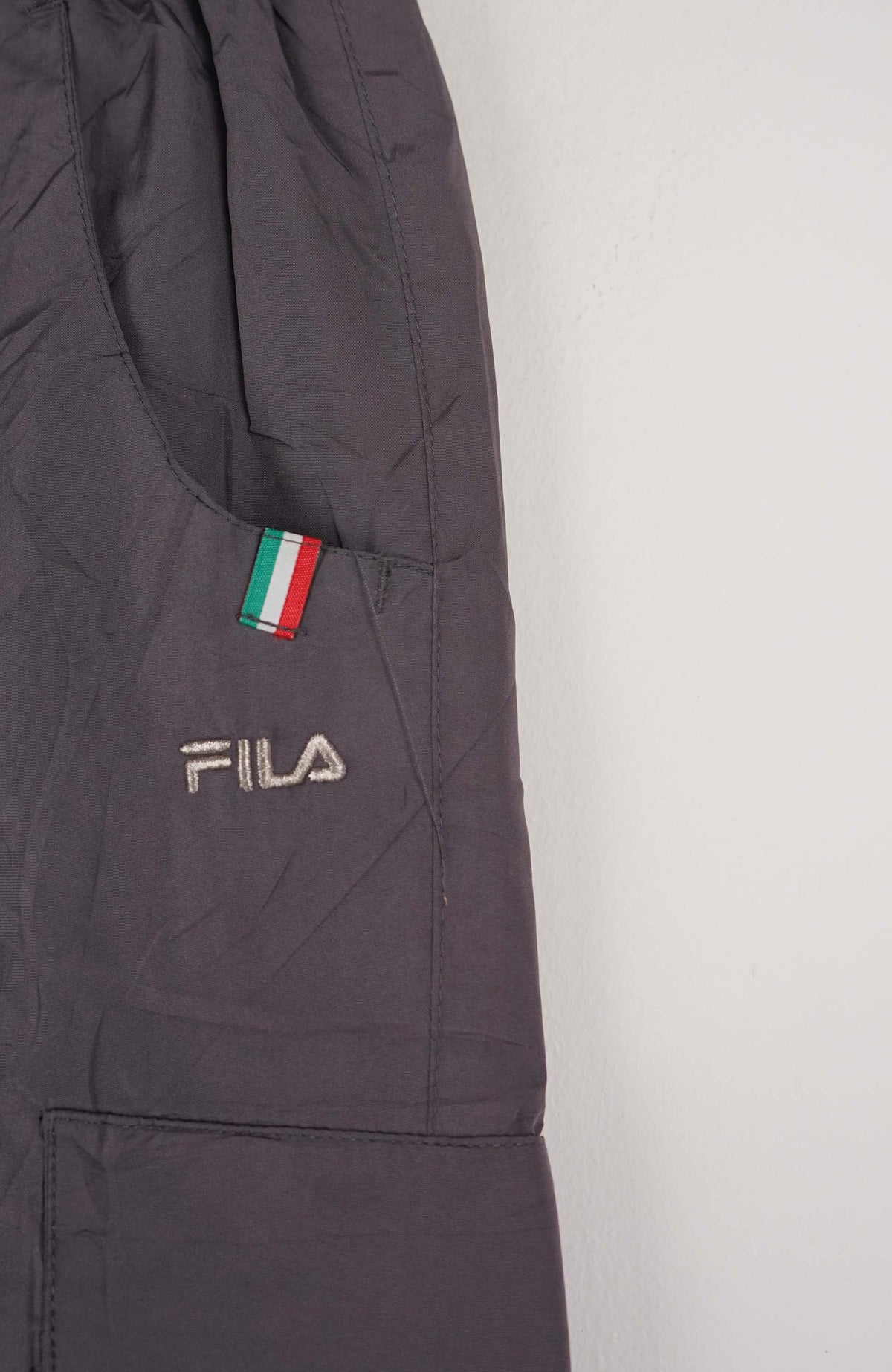VINTAGE FILA TRACK PANT SHORTS (S)