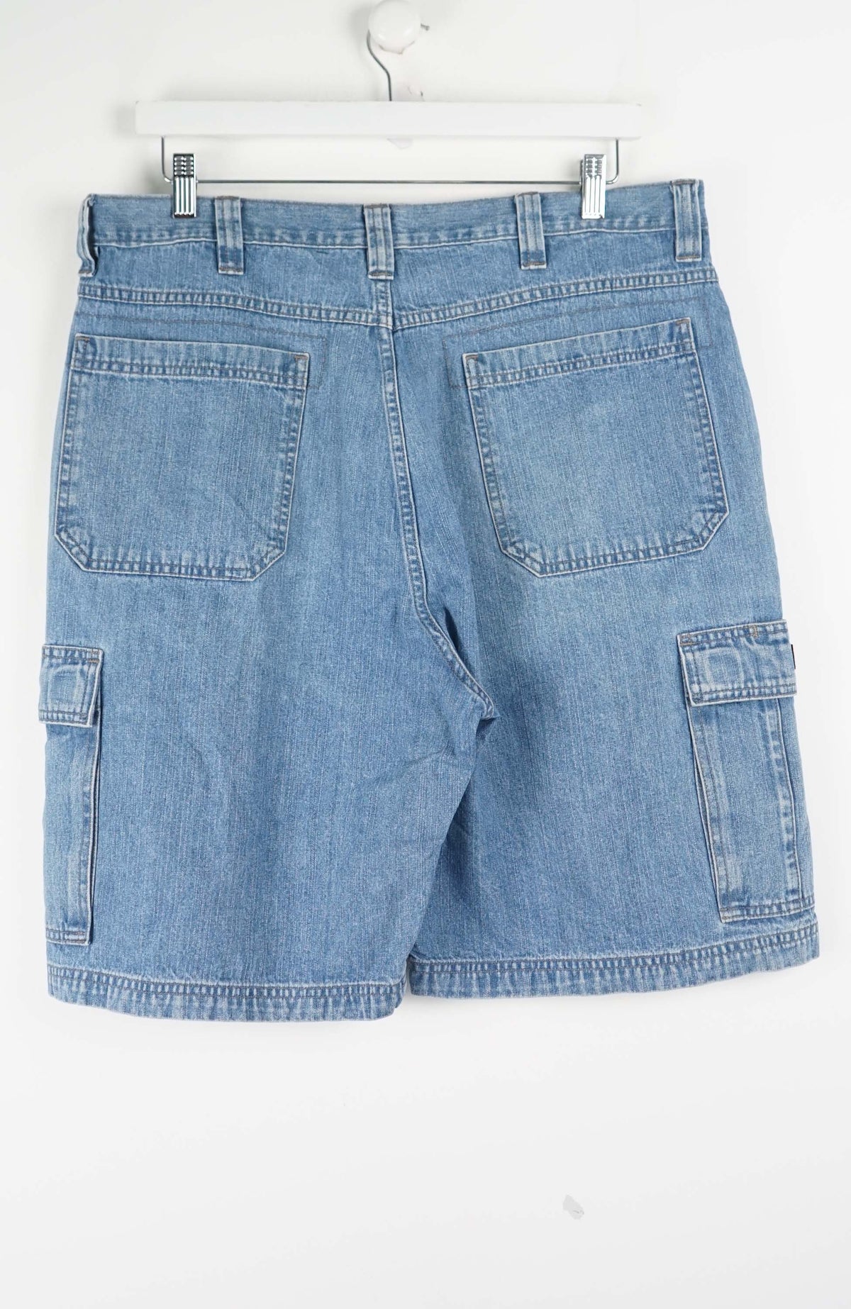 VINTAGE WRANGLER CARGO SHORTS W36
