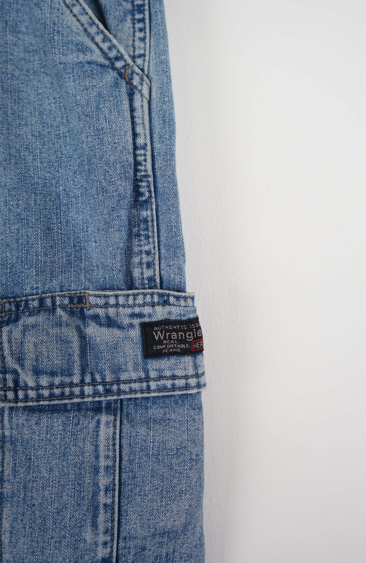 VINTAGE WRANGLER CARGO SHORTS W32