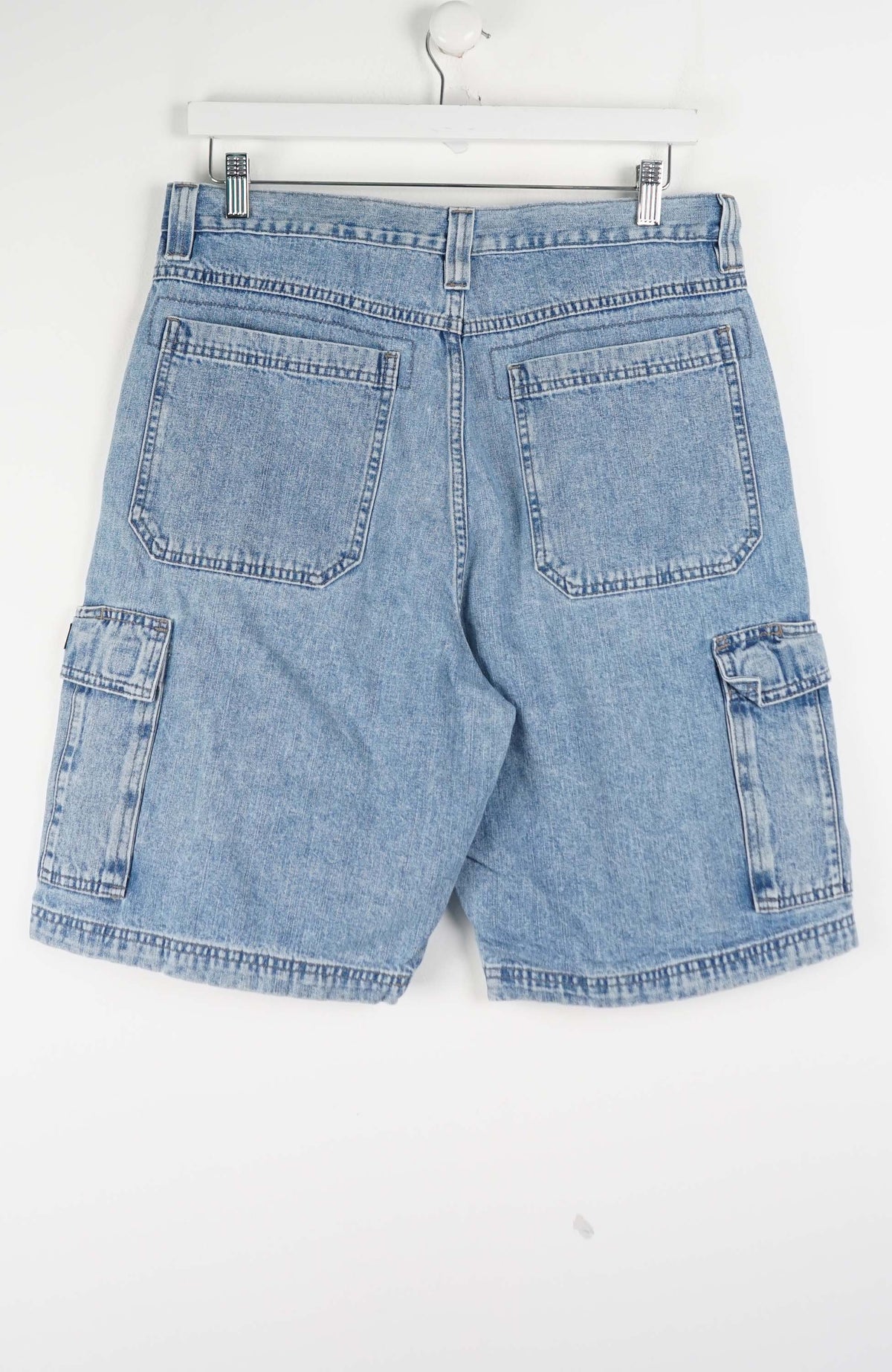 VINTAGE WRANGLER CARGO SHORTS W32