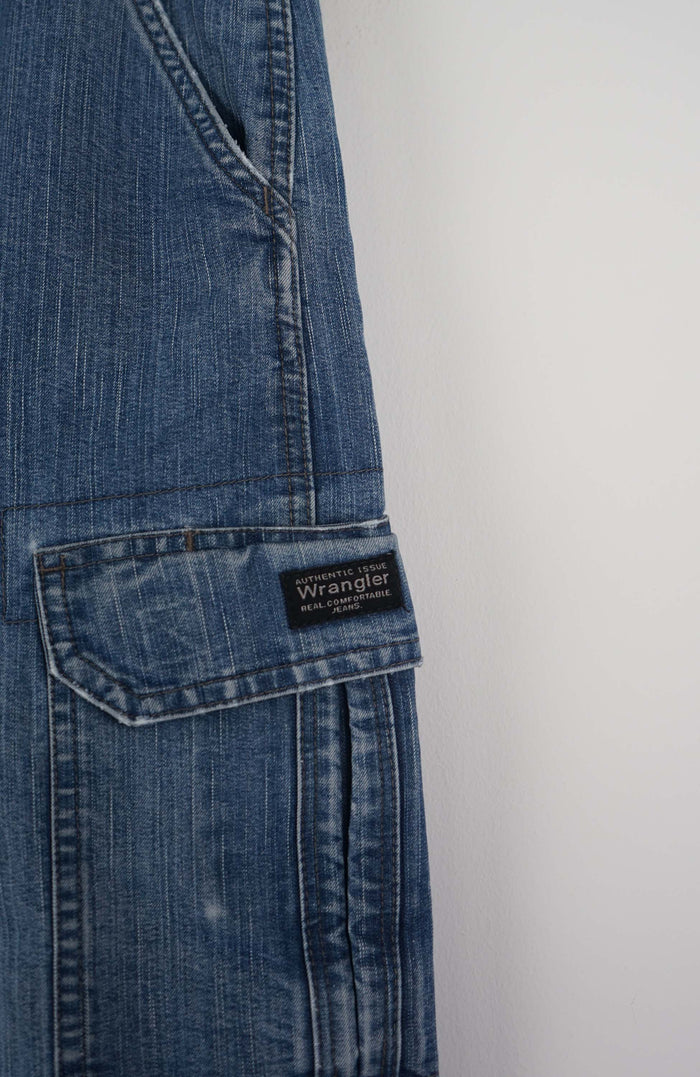 VINTAGE WRANGLER CARGO SHORTS W34