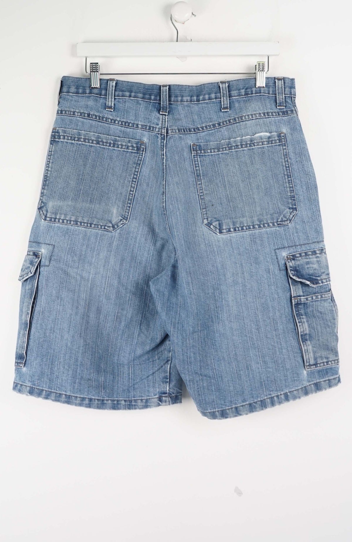 VINTAGE WRANGLER CARGO SHORTS W34