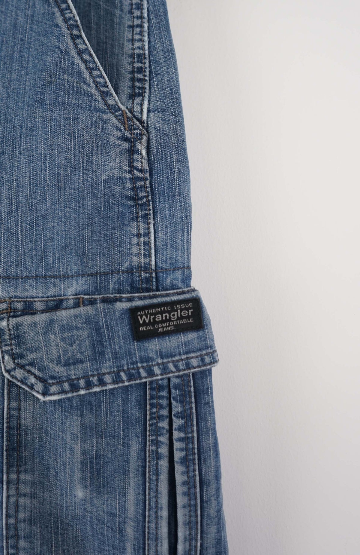 VINTAGE WRANGLER CARGO SHORTS W32
